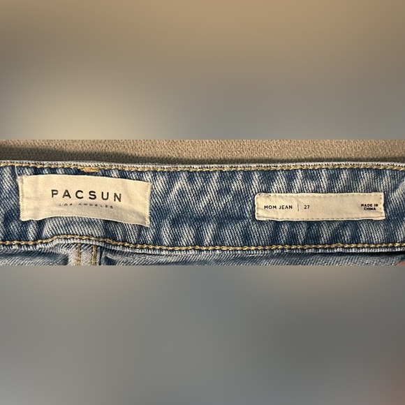 Pacsun Mom Jean Distressed 🥳 - Picture 3 of 6